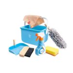Juego de Limpieza con Cubo de Hape: Fomentando el Aprendizaje a Través del Juego, introduce a los niños en el mundo de la limpieza y el orden de una manera divertida.
