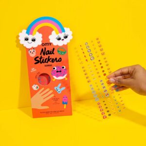 Descubre la magia de las Pegatinas para uñas Kawaii: 200 adorables diseños fáciles de aplicar que duran hasta 2 días, adaptados a todas las tallas de uñas.
